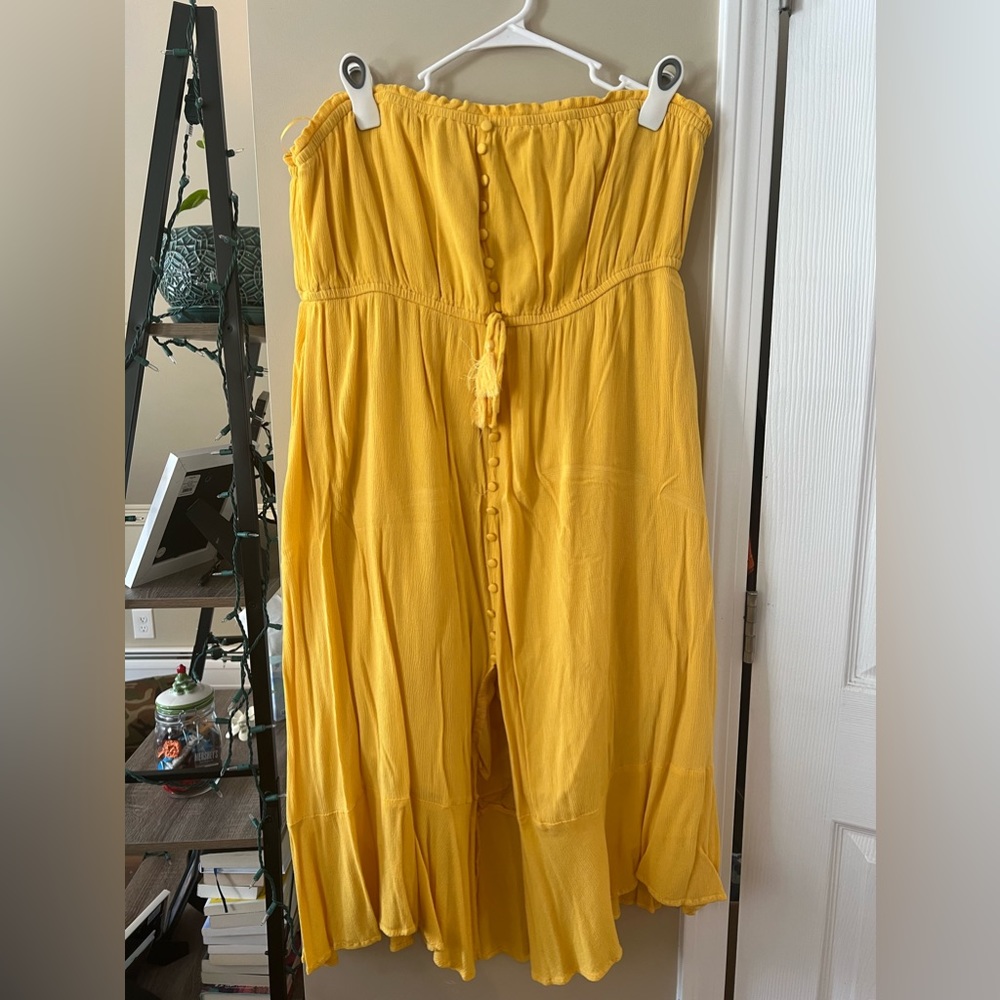 ✨PINK LILY YELLOW STRAPLESS BUTTON DETAIL MIDI DRESS; 2XL✨ ‼️NEVER WORN‼️